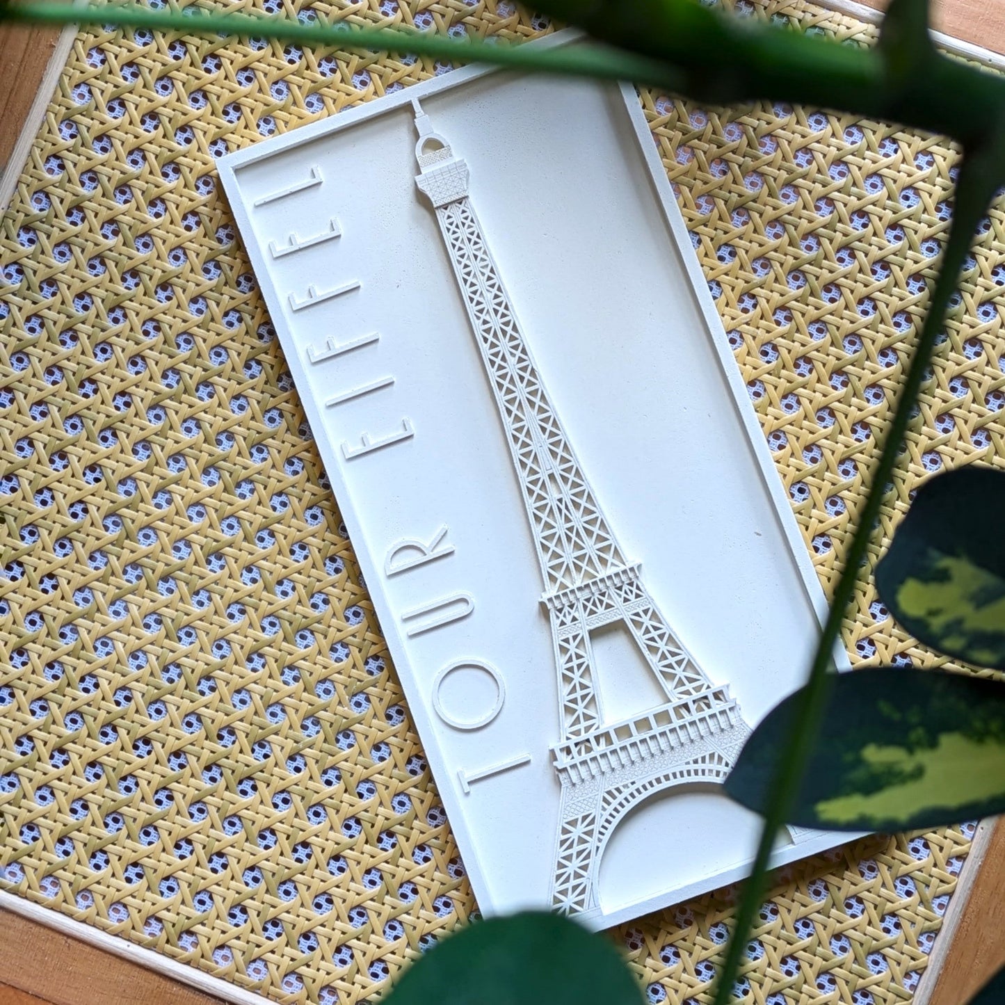 Tour Eiffel Relief_EOS