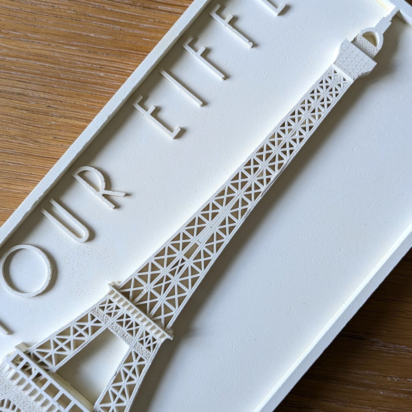 Tour Eiffel Relief_EOS